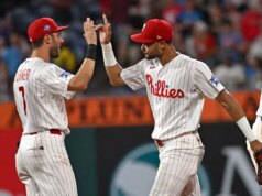 Piratas tentam retardar o ataque explosivo de Phillies no closing da série
