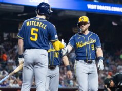 Jake Bauers e Brewers terminam vitória na série sobre D-backs