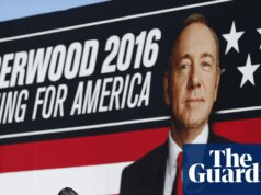 Seu por apenas £ 228: um ‘anel de adversidade’ de 4 de julho em aço inoxidável de Kevin Spacey em tom dourado