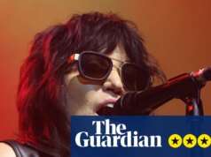 Crítica de Joan Jett e os Blackhearts – história do rock estrondosa, mas por que ela está interpretando Gary Glitter?