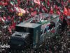 Enormes multidões enchem as ruas de Teerã para o cortejo fúnebre de Khamenei