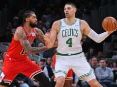 NBA: Nikola Vucevic retorna ao Magic com contrato de um ano
