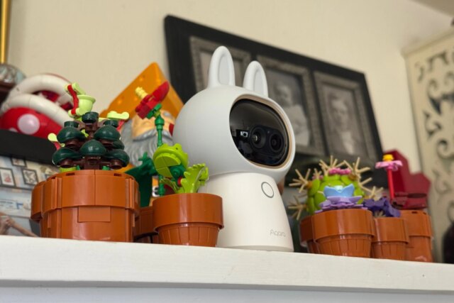 Camera-Hub-G350-on-a-shelf.jpg