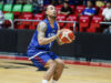 Ferido e tudo, Chris Newsome ainda aparece, diz treinador