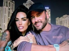 Katie Worth diz que Lee Andrews ‘quer um transplante de cabelo’ à medida que o mistério em torno de seu esfregão se aprofunda