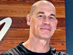 John Cena estreia careca antes do transplante de cabelo