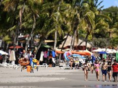 EUA atualizam alerta de viagem para país atingido pelo terremoto, citando riscos de desastres e crimes violentos