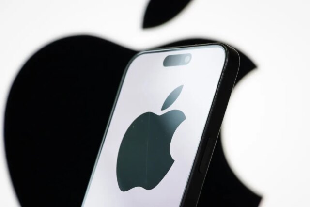 apple-on-phone.jpg
