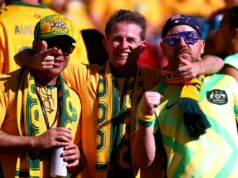 Torcedores de futebol australianos ocuparam um Walmart no Texas gritando ‘Estamos sendo deportados’ enquanto a polícia os escoltava para fora