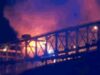 Assistir: A ponte do Brooklyn em Nova York pega fogo durante a queima de fogos de artifício em 4 de julho
