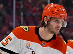 Jacob Trouba assume a direção de Sharks