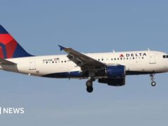 Avião atingido por fogos de artifício ao pousar em Chicago