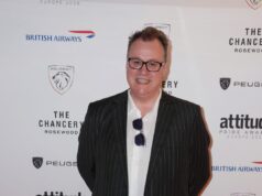 Russell T Davies diz que a comunidade LGBT enfrenta ‘novas ameaças’, mas encontra ‘novas alegrias’