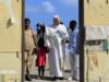 Papa exorta a Europa a fazer mais pelos migrantes ao visitar a ilha de entrada