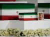 Pequeno caixão ao lado de Ali Khamenei: neta de 14 meses homenageada no funeral do Líder Supremo do Irã