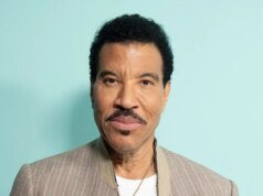 Lionel Richie garante aos fãs que está ‘indo bem’ depois que uma tontura forçou o cancelamento de exhibits
