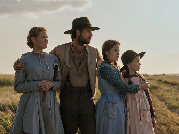 little-house-on-the-prairie-family-portrait-a-netflix-1280.jpg