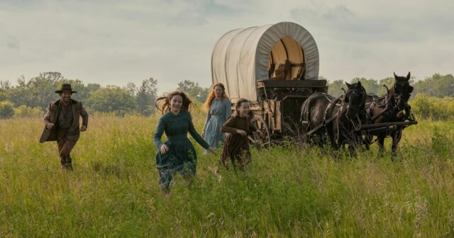 little-house-on-the-prairie-family-portrait-b-netflix-1920.jpg