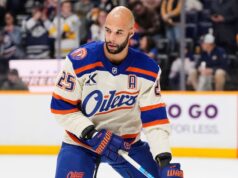 Bowman, da Oilers, faz um trabalho arrumado para deixar de ser enfermeira