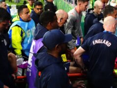 Jordan Henderson, da Inglaterra, foi oficialmente descartado depois que uma queda inesperada causou fratura e opta pela cirurgia