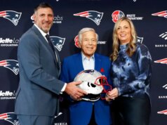 Mike Vrabel fez um movimento revelador com sua esposa antes do casamento de Taylor Swift, e é uma má aparência